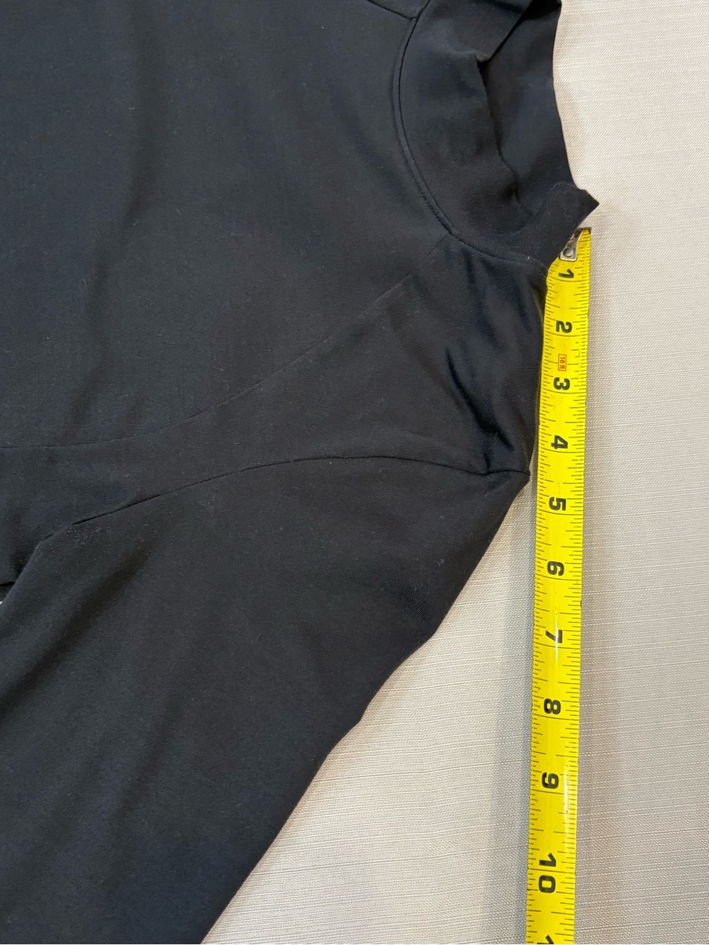 Under Armour Black Long-Sleeve Cropped Performance Top #1472 - Picture 14 of 14